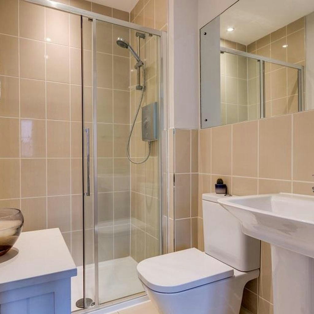 4 Whitley Way - Master En-suite