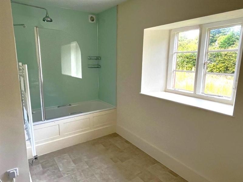 Wells Head Farmhouse - Family Bathroom 1